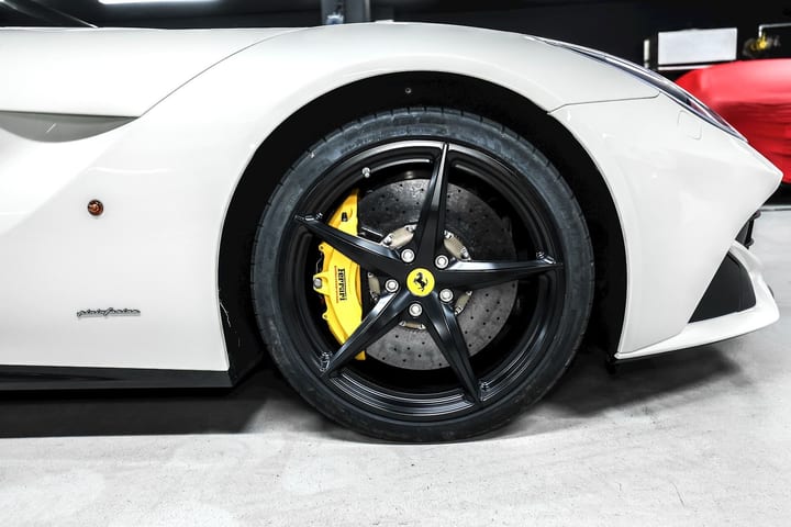 F12 BERLINETTA 6.3 V12 F1 – BIANCO AVUS – LA FERRARI STYLE WHEELS — photo 8/15