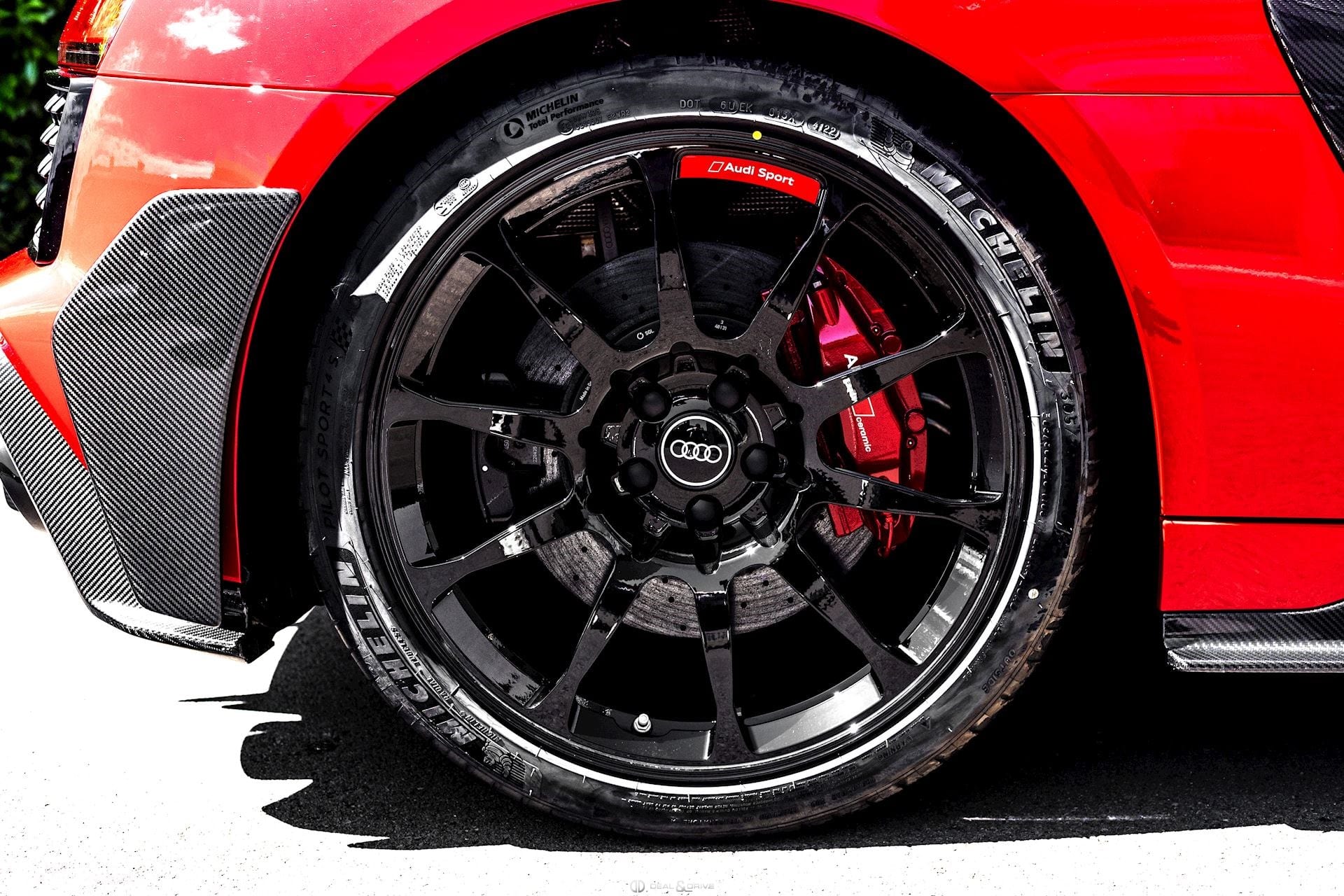 R8 V10 GT RWD S-TRONIC - 1 OF 333 - TANGO RED METALLIC - WARRANTY 03/28 — photo 8/15