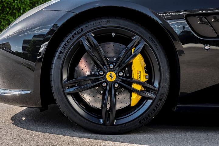 GTC 4 LUSSO 6.3 V12 (690 CH) - NEW FERRARI POWER 12M - NERO DAYTONA - IMMAT FR. - PPF — photo 8/15