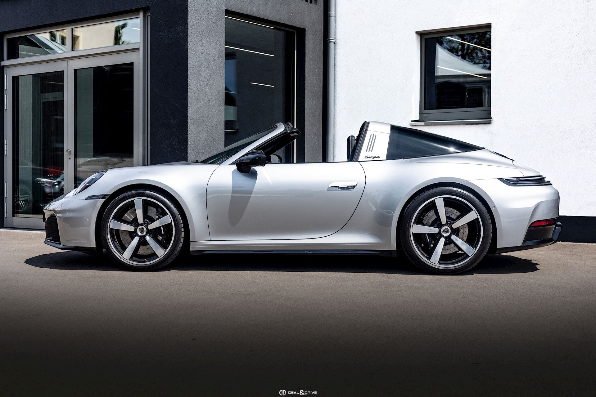 911 (992.2) TARGA 4 GTS PDK - BLACK SPORT DESIGN PACK -GT-SILVER — photo 2/15