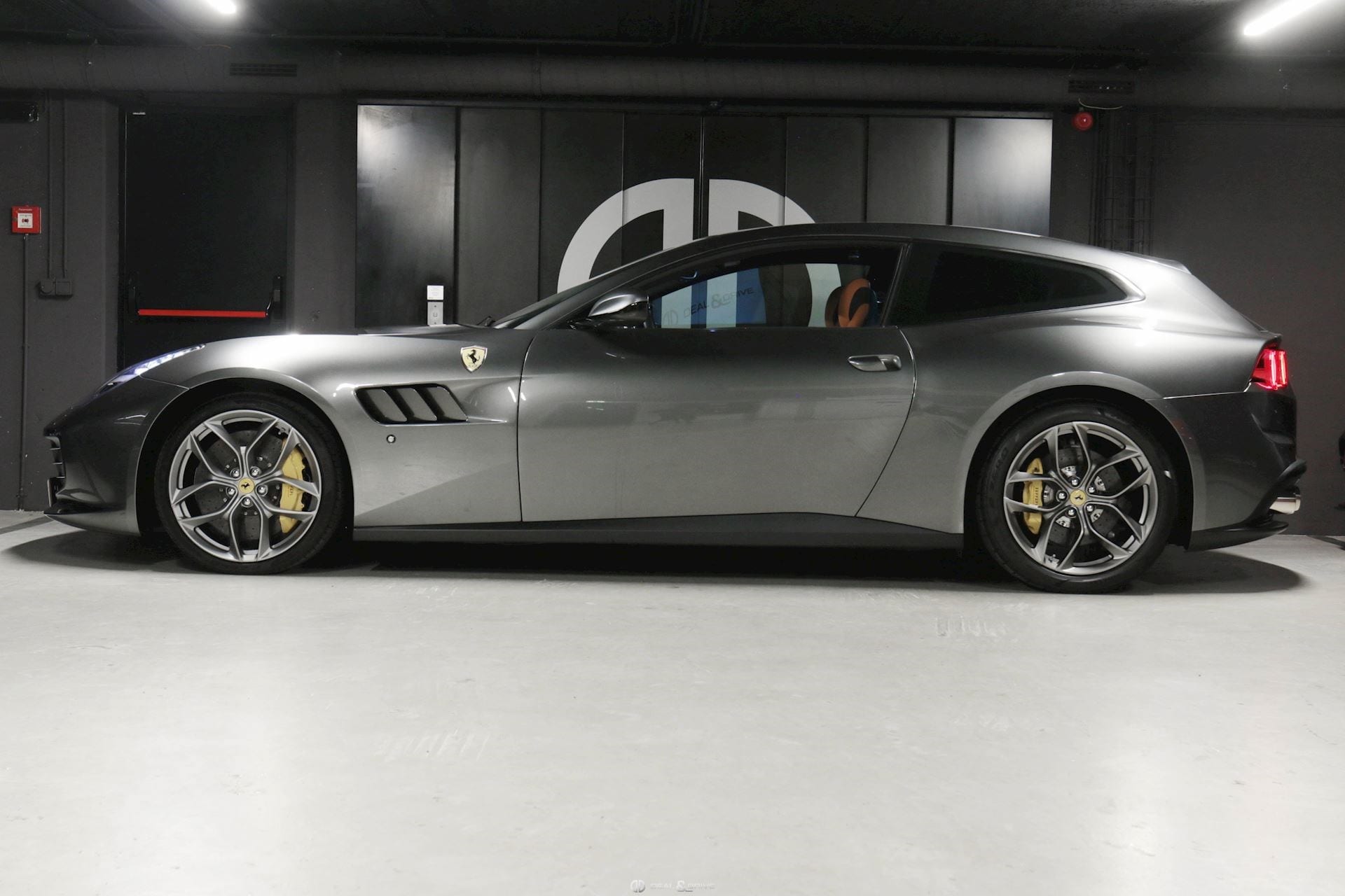 GTC 4 LUSSO V8 T 3.9 (611 CH) – GRIGIO SILVERSTONE — photo 2/15
