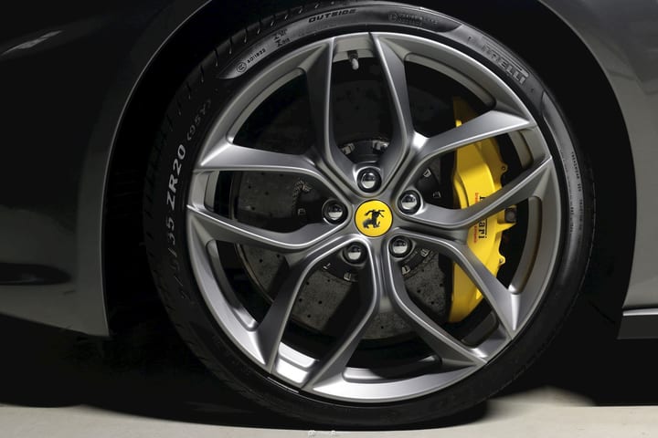 GTC 4 LUSSO V8 T 3.9 (611 CH) – GRIGIO SILVERSTONE — photo 8/15