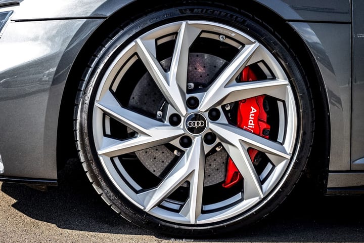 R8 SPYDER V10 PERFORMANCE 5.2 FSI QUATTRO S-TRONIC – PACK KARHU EDITION – PPF — photo 8/15