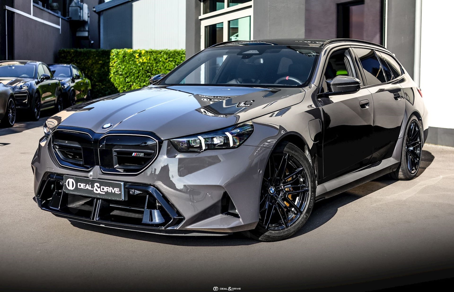 M5 TOURING (G99) 4.4 PHEV (727 CH) – BMW INDIVIDUAL GREY BLACK UNI – PPF – IMMAT FR. - AKRAPOVIC — photo 1/15
