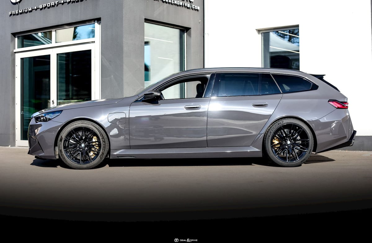 M5 TOURING (G99) 4.4 PHEV (727 CH) – BMW INDIVIDUAL GREY BLACK UNI – PPF – IMMAT FR. - AKRAPOVIC — photo 2/15