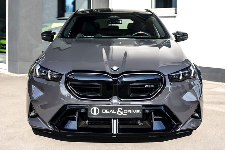 M5 TOURING (G99) 4.4 PHEV (727 CH) – BMW INDIVIDUAL GREY BLACK UNI – PPF – IMMAT FR. - AKRAPOVIC — photo 5/15