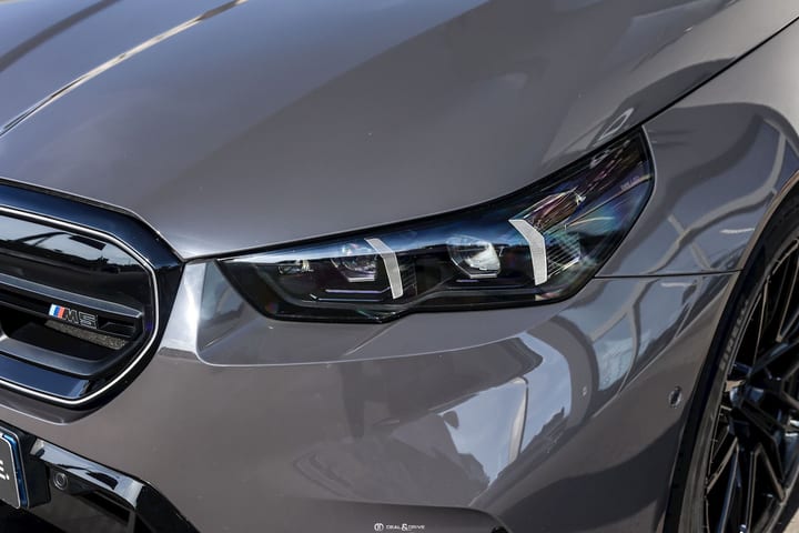 M5 TOURING (G99) 4.4 PHEV (727 CH) – BMW INDIVIDUAL GREY BLACK UNI – PPF – IMMAT FR. - AKRAPOVIC — photo 12/15