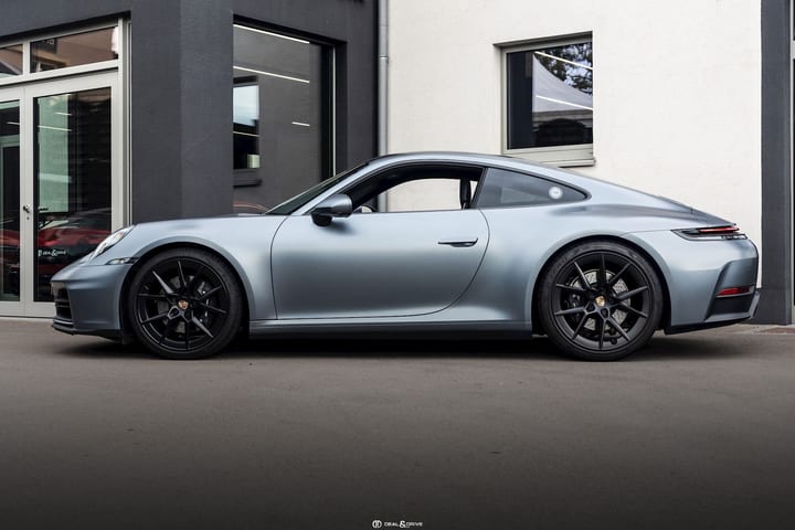 911 (992.2) CARRERA T COUPE 6-SPEED MANUAL – VANADIUM GREY + SATIN PPF — photo 2/15