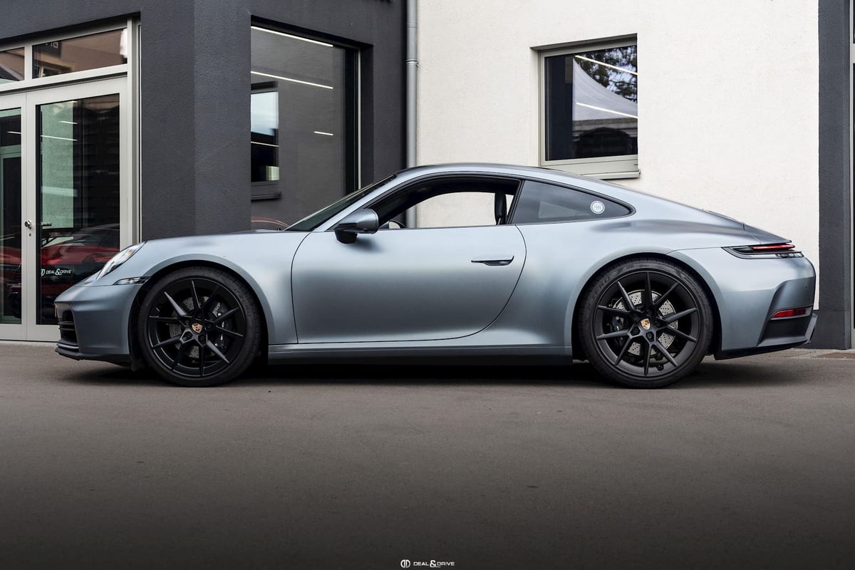 911 (992.2) CARRERA T COUPE 6-SPEED MANUAL – VANADIUM GREY + SATIN PPF — photo 2/15