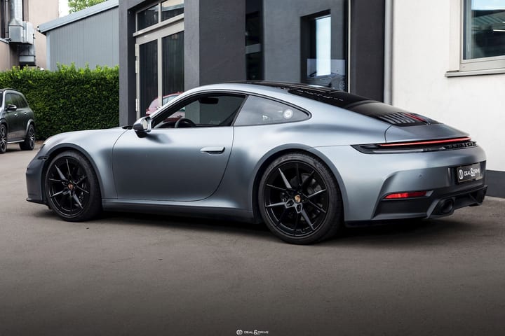 911 (992.2) CARRERA T COUPE 6-SPEED MANUAL – VANADIUM GREY + SATIN PPF — photo 9/15