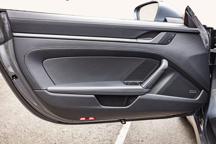911 (992.2) CARRERA T COUPE 6-SPEED MANUAL – VANADIUM GREY + SATIN PPF — photo 11/15