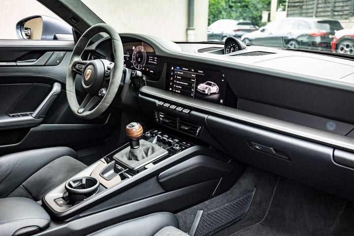911 (992.2) CARRERA T COUPE 6-SPEED MANUAL – VANADIUM GREY + SATIN PPF — photo 14/15