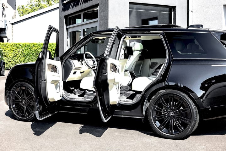 RANGE ROVER 4.4 P530 FIRST EDITION SWB AWD — photo 8/15