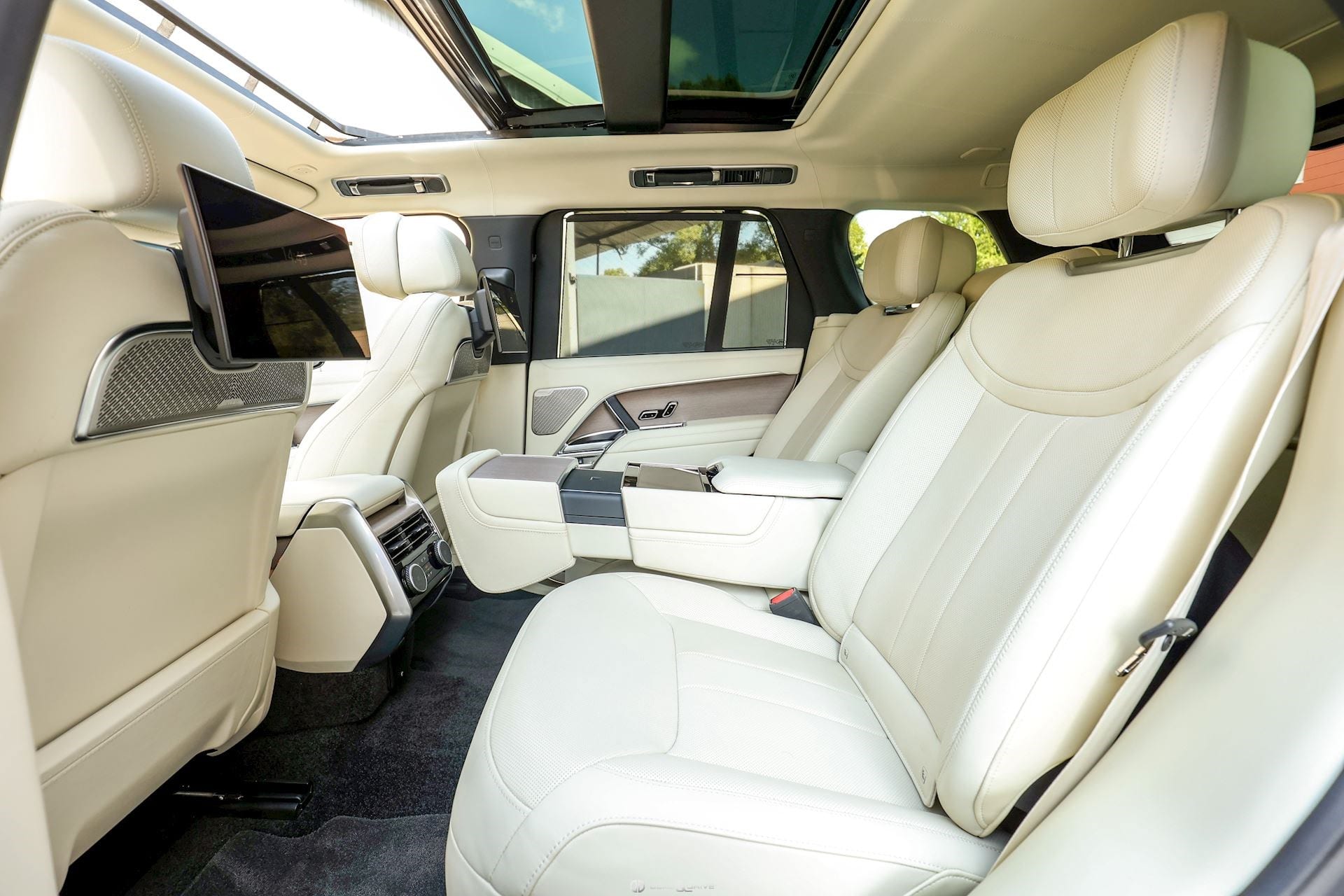 RANGE ROVER 4.4 P530 FIRST EDITION SWB AWD — photo 14/15