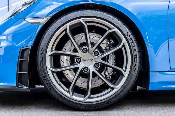 718 CAYMAN GT4 PDK – SHARK BLUE – AKRAPOVIC — photo 8/15