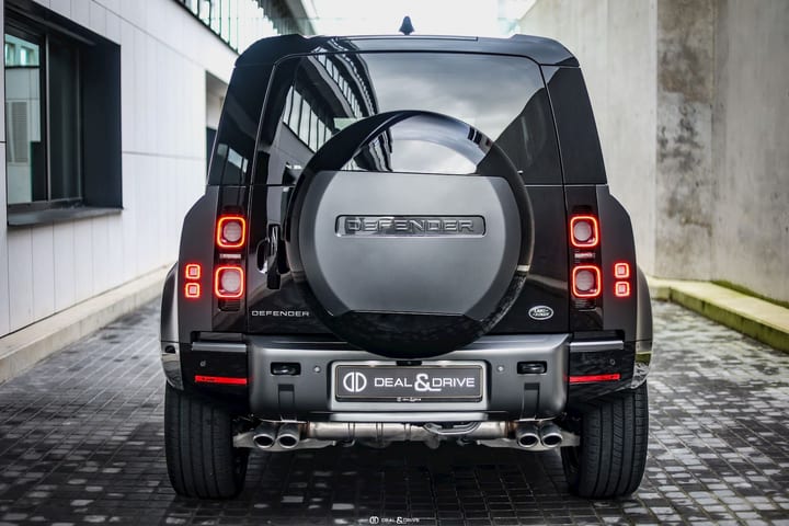 DEFENDER 110 P525 5.0 V8 AWD CARPATHIAN EDITION – CARPATHIAN GREY — photo 4/15