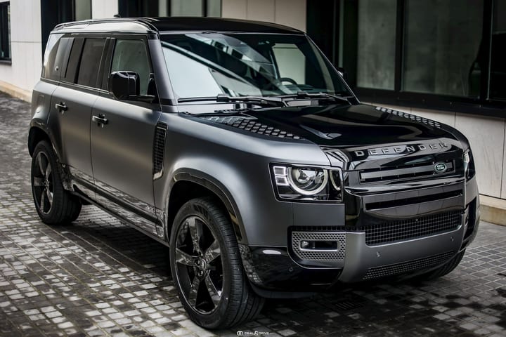 DEFENDER 110 P525 5.0 V8 AWD CARPATHIAN EDITION – CARPATHIAN GREY — photo 6/15