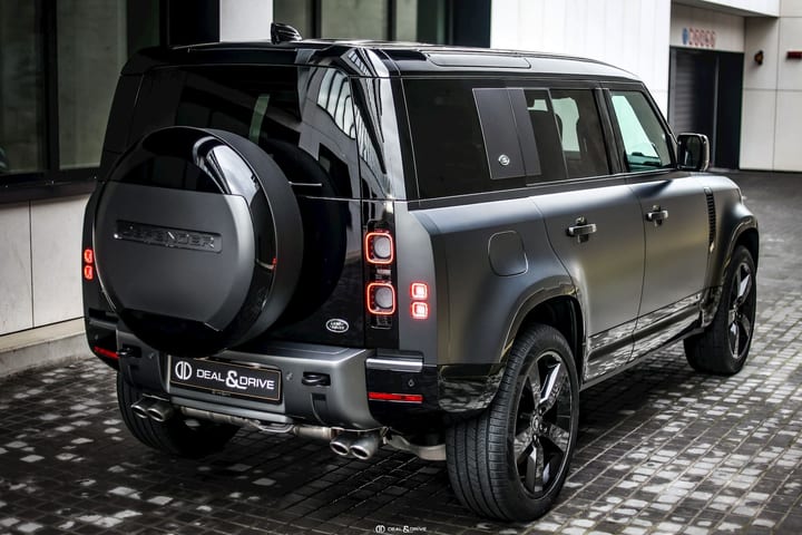 DEFENDER 110 P525 5.0 V8 AWD CARPATHIAN EDITION – CARPATHIAN GREY — photo 7/15
