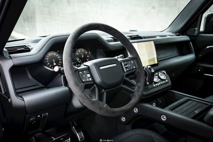 DEFENDER 110 P525 5.0 V8 AWD CARPATHIAN EDITION – CARPATHIAN GREY — photo 11/15