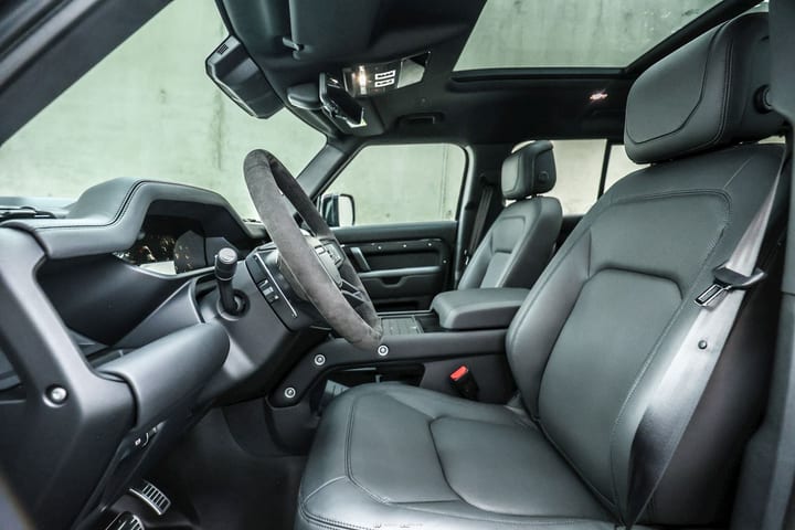 DEFENDER 110 P525 5.0 V8 AWD CARPATHIAN EDITION – CARPATHIAN GREY — photo 12/15