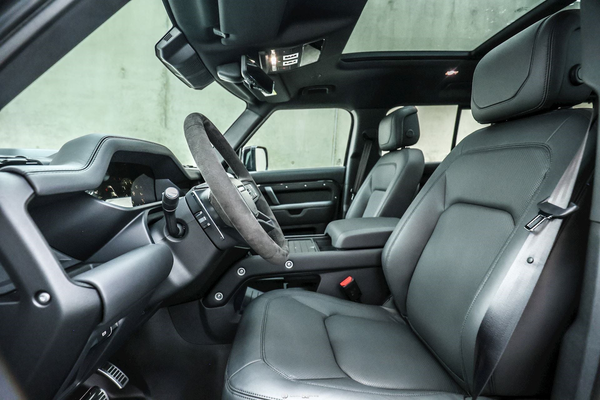 DEFENDER 110 P525 5.0 V8 AWD CARPATHIAN EDITION – CARPATHIAN GREY — photo 12/15