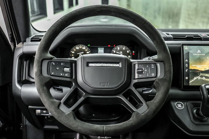 DEFENDER 110 P525 5.0 V8 AWD CARPATHIAN EDITION – CARPATHIAN GREY — photo 13/15