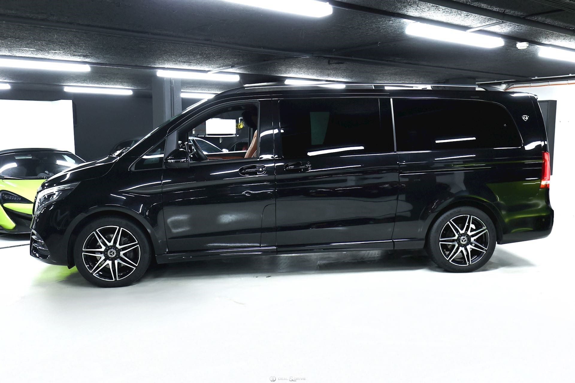 V 300d 4MATIC EXTRALANG AMG-LINE – MH VIP DESIGN - IMMAT. FR — photo 2/15