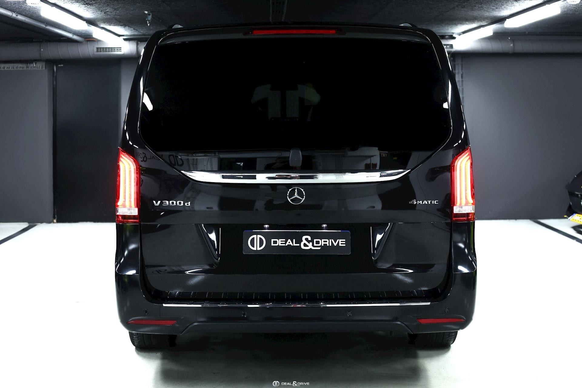 V 300d 4MATIC EXTRALANG AMG-LINE – MH VIP DESIGN - IMMAT. FR — photo 4/15
