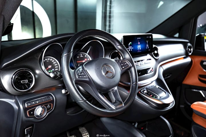 V 300d 4MATIC EXTRALANG AMG-LINE – MH VIP DESIGN - IMMAT. FR — photo 9/15