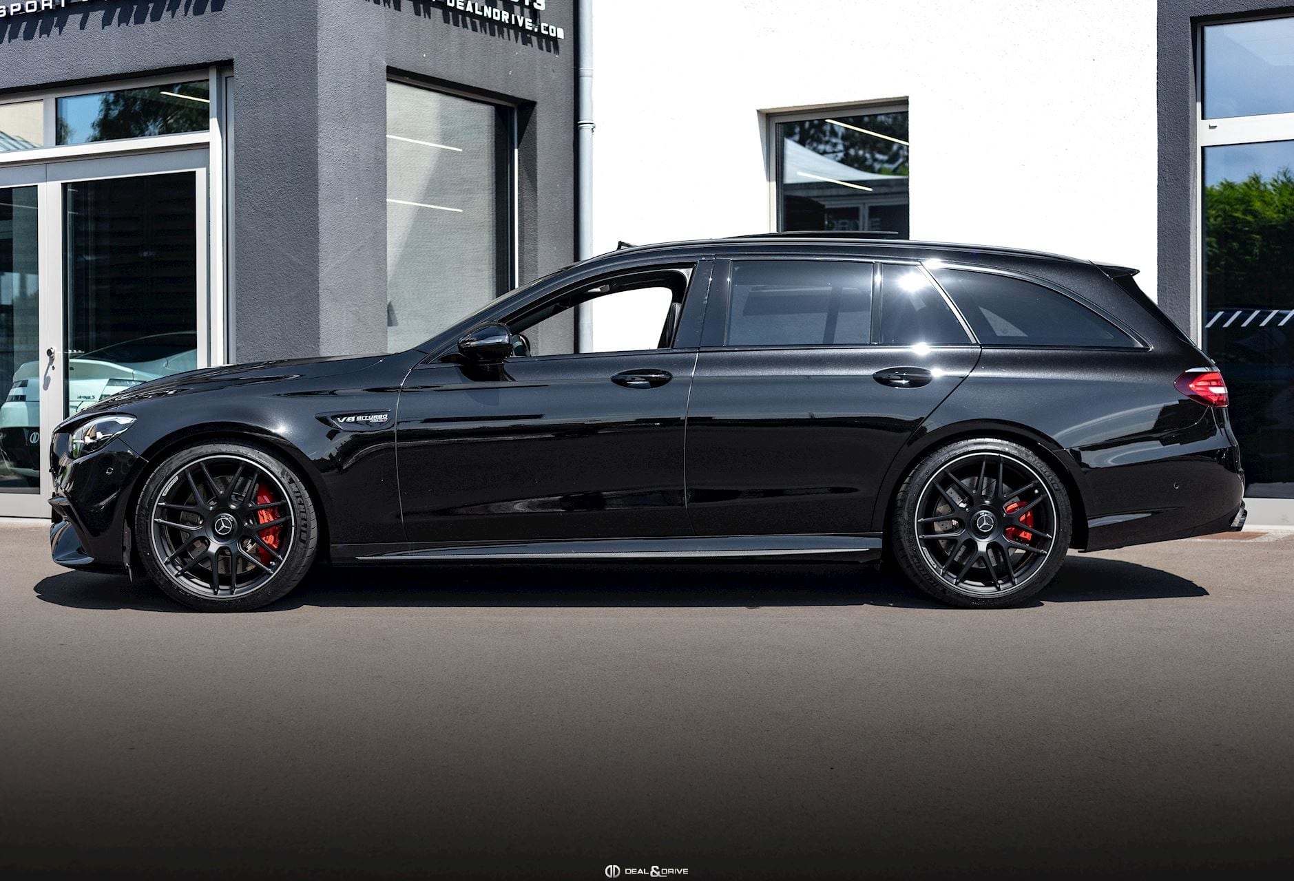 E 63 S AMG 4MATIC+ T-MODELL (612 CH) – PACK CARBONE - OBSIDIAN BLACK METALLIC — photo 2/15