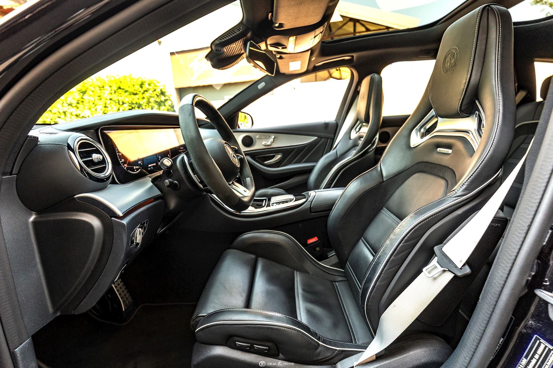 E 63 S AMG 4MATIC+ T-MODELL (612 CH) – PACK CARBONE - OBSIDIAN BLACK METALLIC — photo 14/15