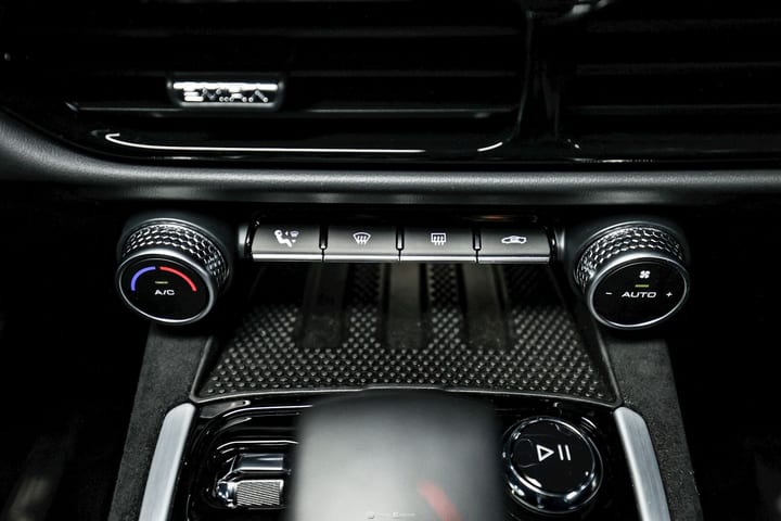 EMIRA COUPE I4 DCT FIRST EDITION — photo 14/15