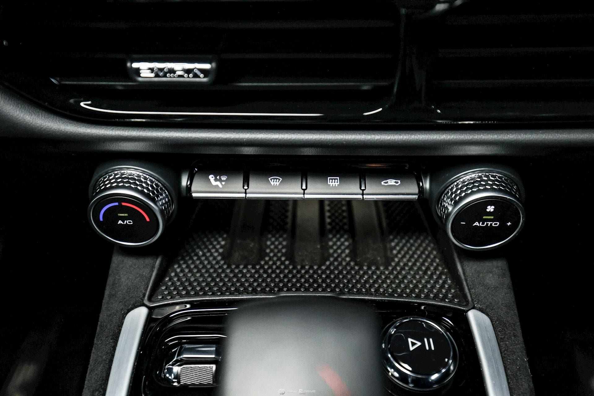 EMIRA COUPE I4 DCT FIRST EDITION — photo 14/15