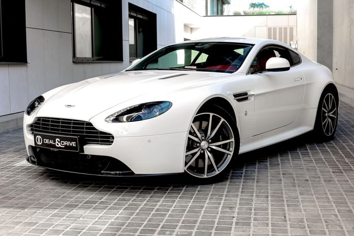 V8 VANTAGE S COUPE 4.7 436 SPORTSHIFT II – STRATUS WHITE METALLIC — photo 1/15