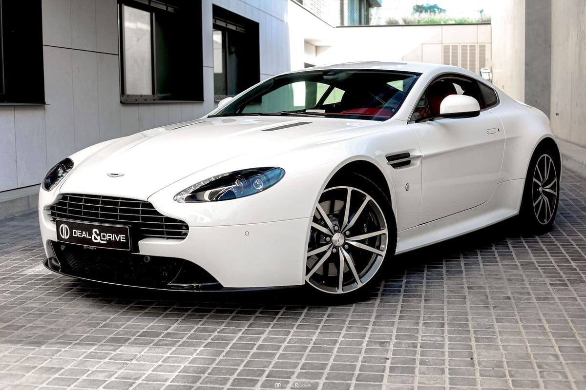 V8 VANTAGE S COUPE 4.7 436 SPORTSHIFT II – STRATUS WHITE METALLIC — photo 1/15