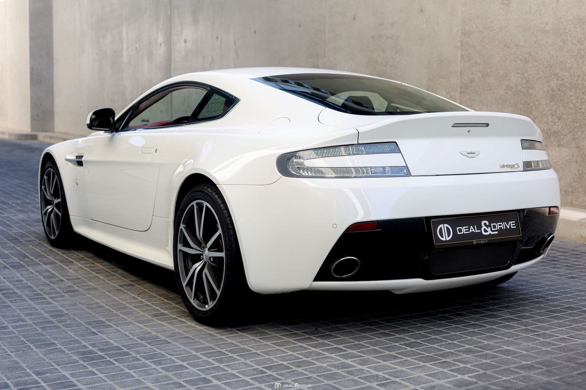 V8 VANTAGE S COUPE 4.7 436 SPORTSHIFT II – STRATUS WHITE METALLIC — photo 3/15