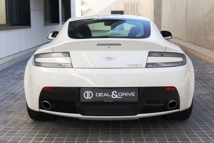 V8 VANTAGE S COUPE 4.7 436 SPORTSHIFT II – STRATUS WHITE METALLIC — photo 4/15