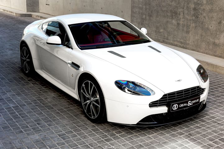V8 VANTAGE S COUPE 4.7 436 SPORTSHIFT II – STRATUS WHITE METALLIC — photo 6/15