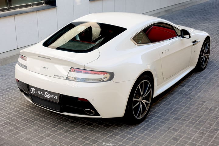 V8 VANTAGE S COUPE 4.7 436 SPORTSHIFT II – STRATUS WHITE METALLIC — photo 7/15
