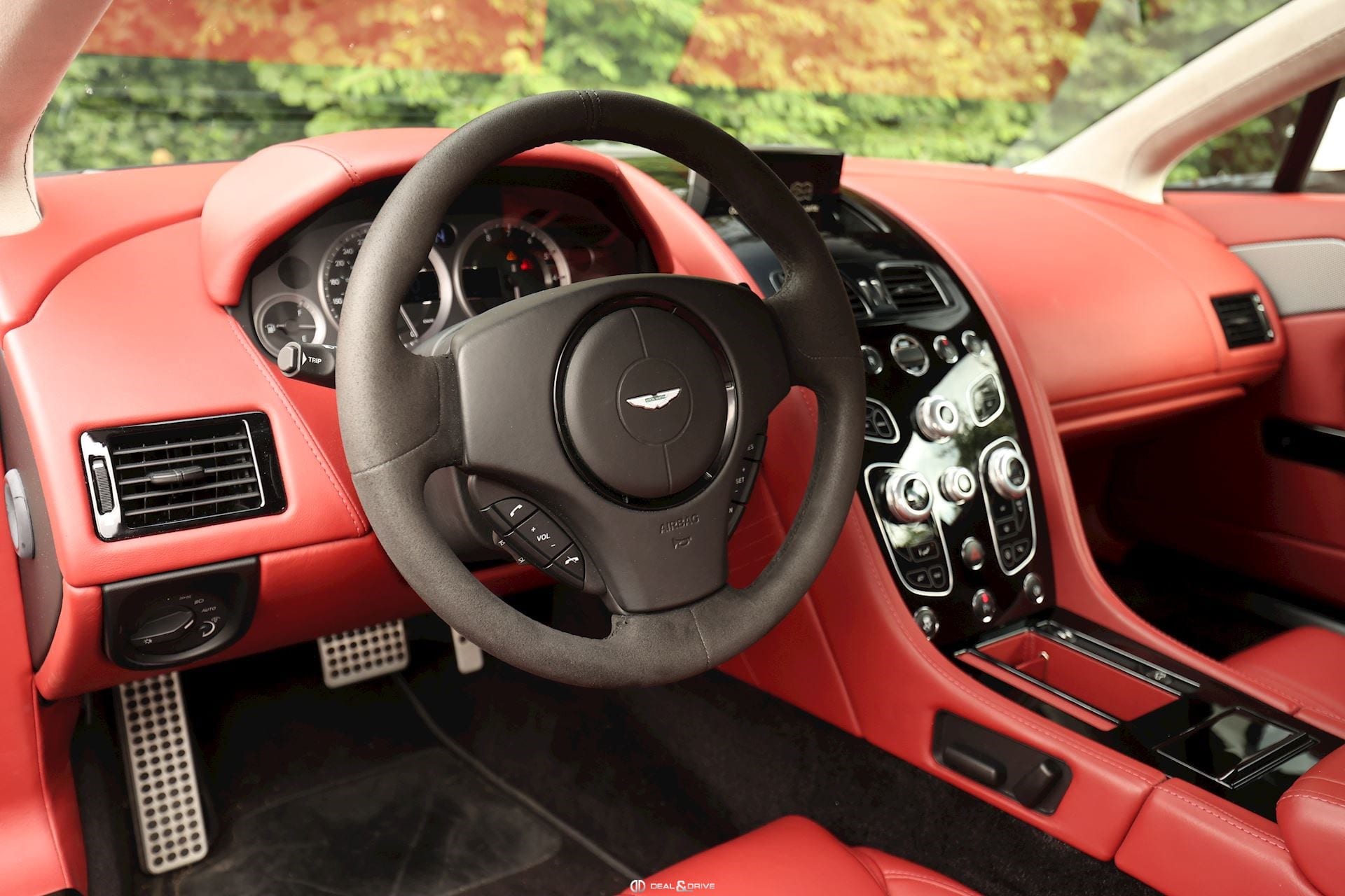 V8 VANTAGE S COUPE 4.7 436 SPORTSHIFT II – STRATUS WHITE METALLIC — photo 9/15