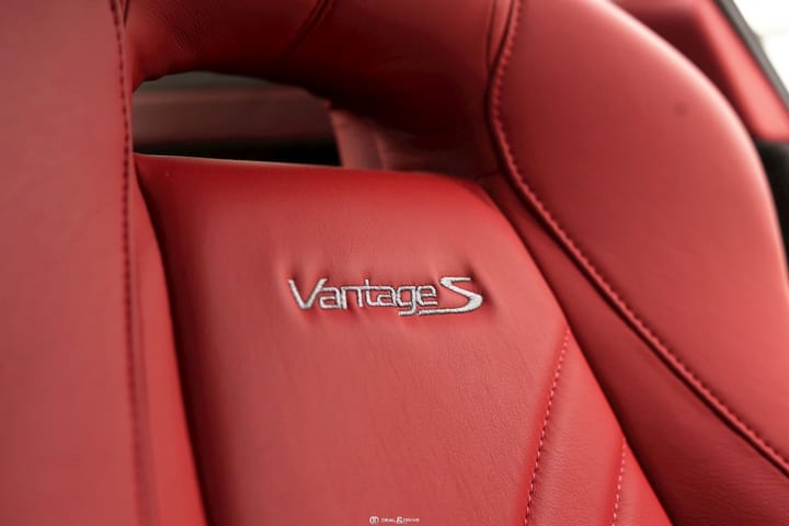 V8 VANTAGE S COUPE 4.7 436 SPORTSHIFT II – STRATUS WHITE METALLIC — photo 11/15