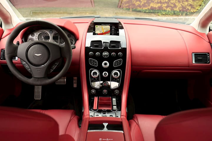 V8 VANTAGE S COUPE 4.7 436 SPORTSHIFT II – STRATUS WHITE METALLIC — photo 13/15