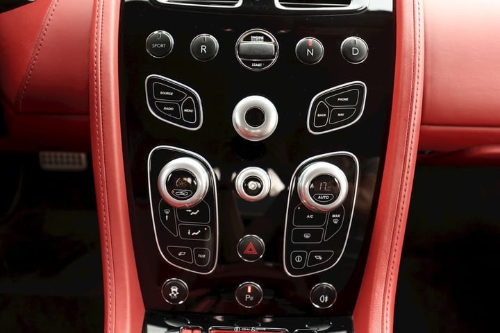 V8 VANTAGE S COUPE 4.7 436 SPORTSHIFT II – STRATUS WHITE METALLIC — photo 14/15