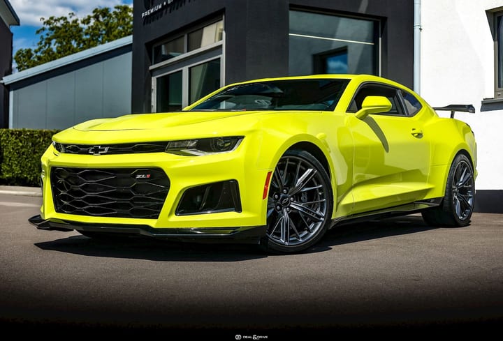 CAMARO ZL1 6.2 V8 RWD - MANUAL 6 – SHOCK YELLOW — photo 1/15