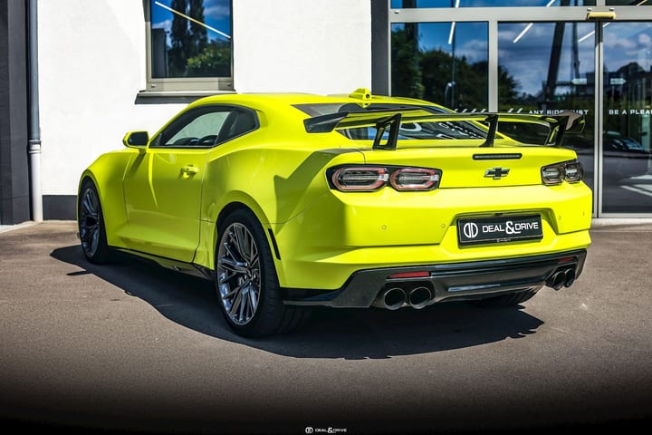 CAMARO ZL1 6.2 V8 RWD - MANUAL 6 – SHOCK YELLOW — photo 3/15