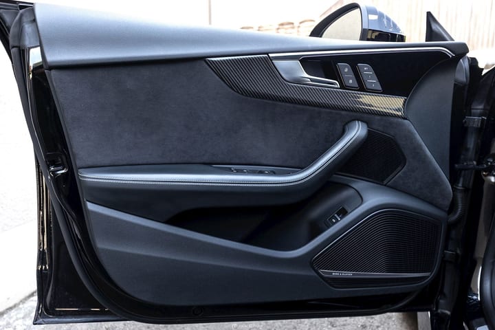 RS 5 SPORTBACK 2.9 TFSI QUATTRO TIPTRONIC – PACK DESIGN BLACK PLUS - MYTHOS BLACK METALLIC — photo 10/15