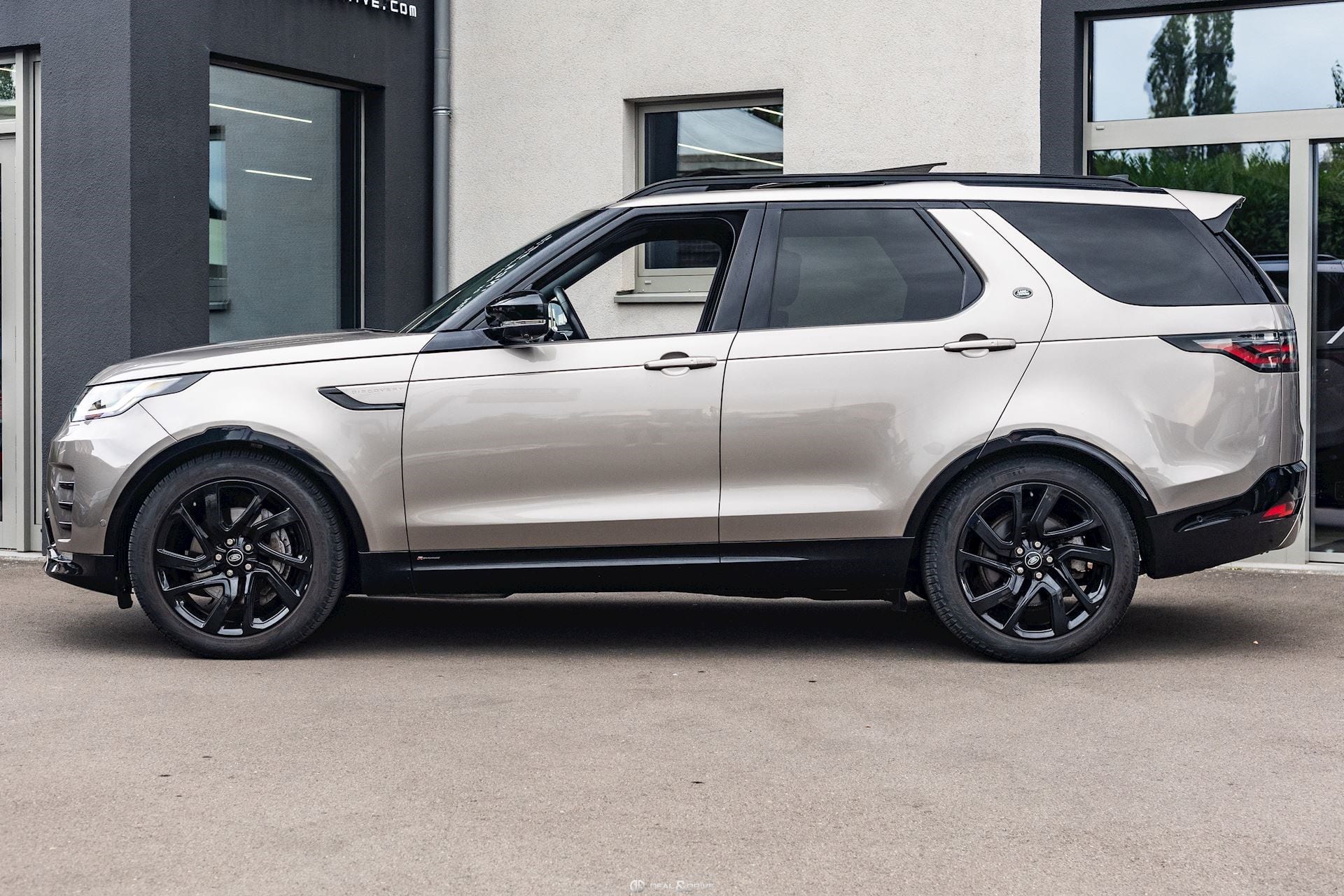 ROVER DISCOVERY 3.0 D250 MHEV AWD R-DYNAMIC HSE - 7-SEAT - PACK DYNAMIC BLACK — photo 2/15