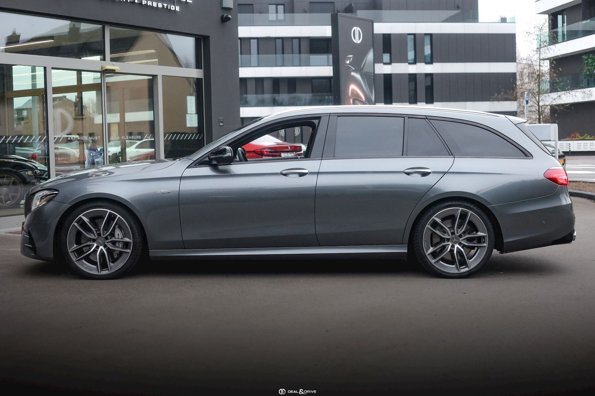 E 53 AMG T-MODELL 4MATIC+ — photo 2/15