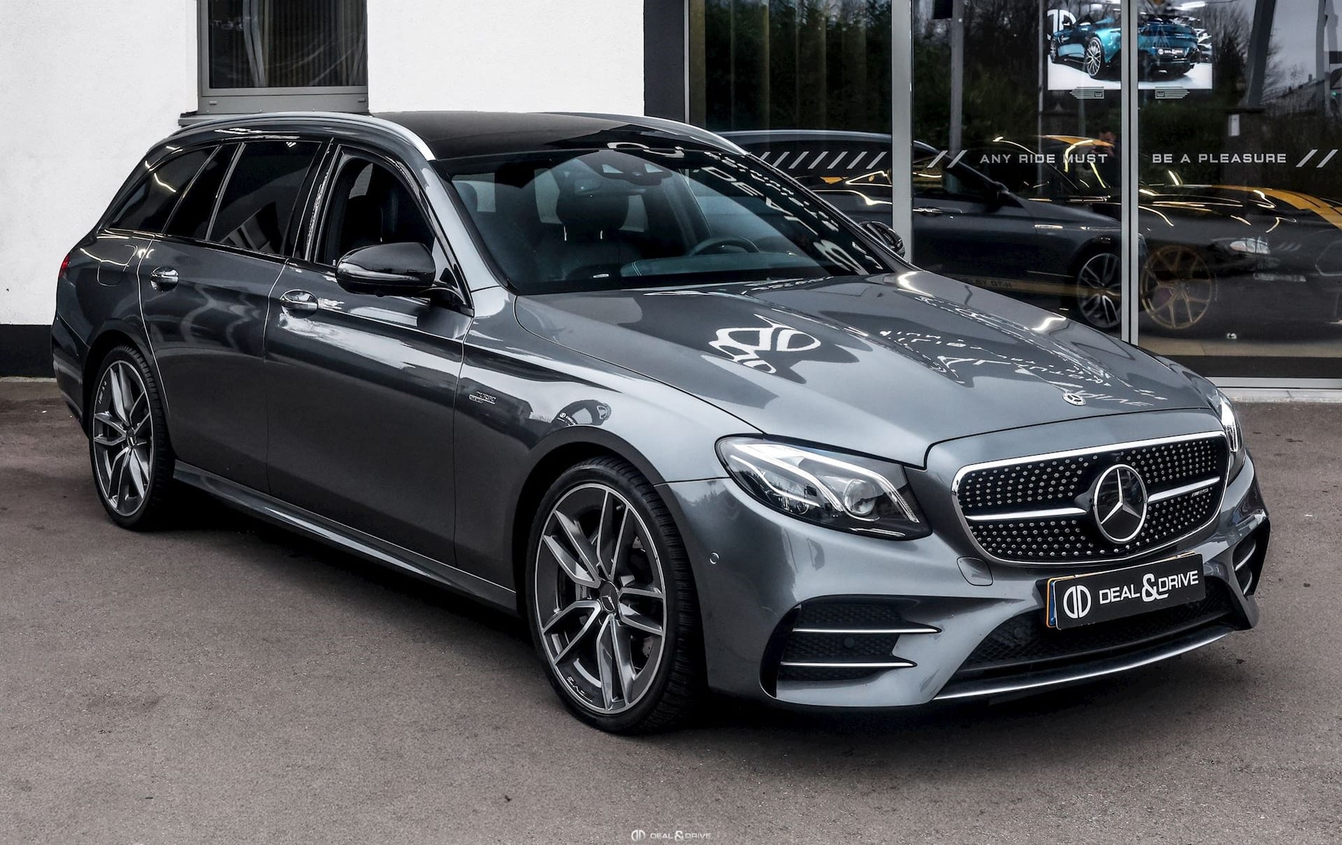 E 53 AMG T-MODELL 4MATIC+ — photo 6/15