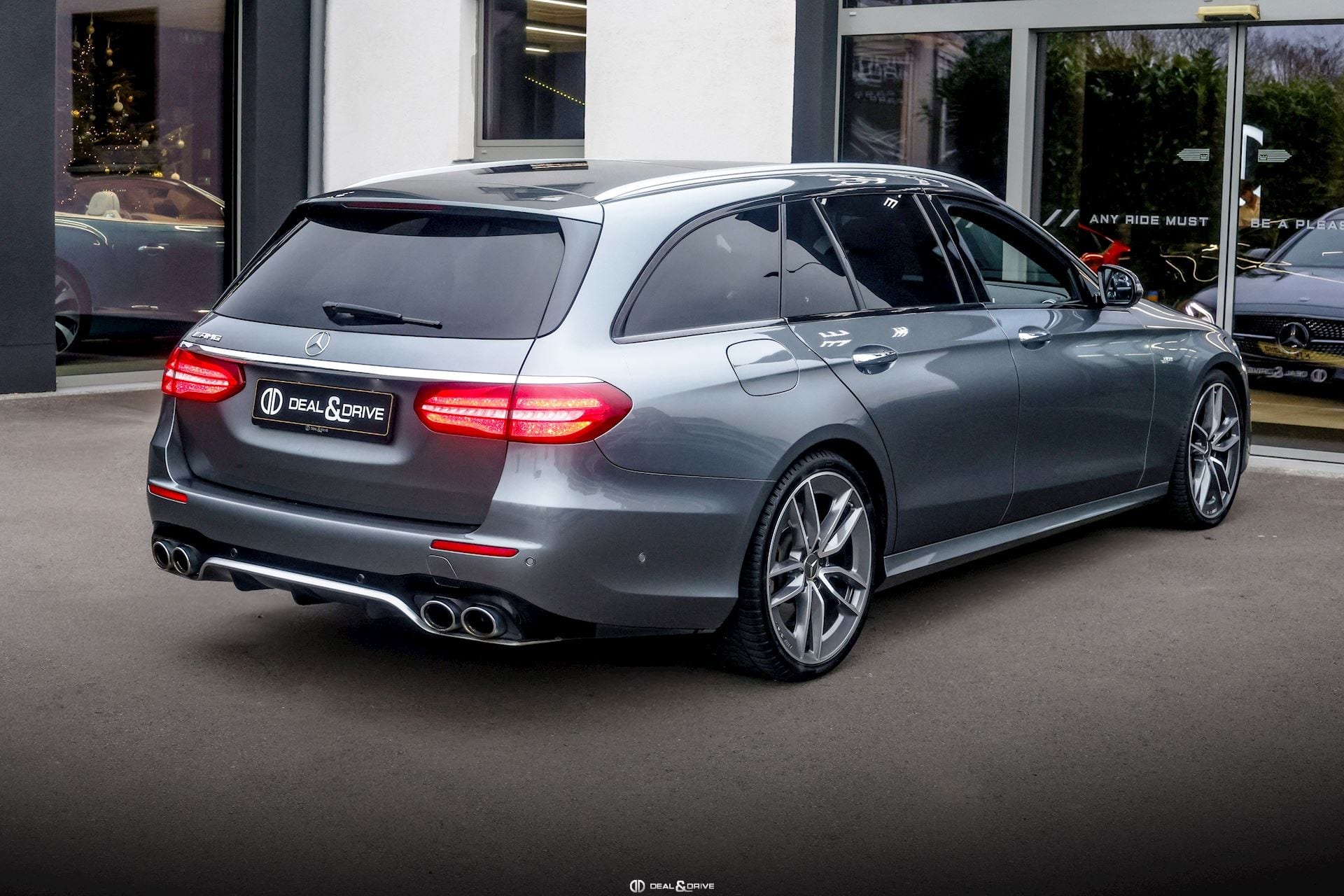 E 53 AMG T-MODELL 4MATIC+ — photo 8/15